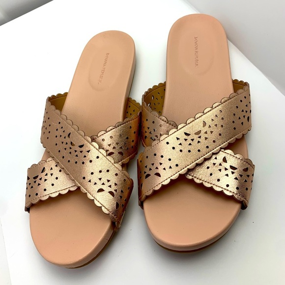 Banana Republic Size 10 Sandals Laser Cutout Leather Rose Gold Metallic - Picture 1 of 7